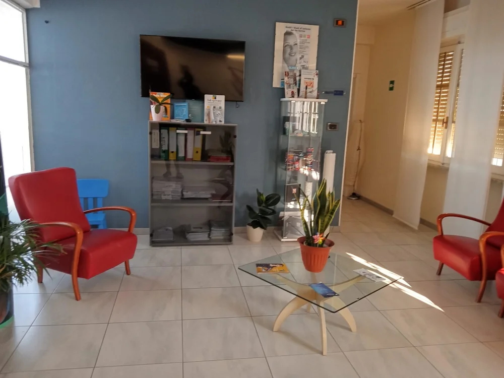 La sala d’attesa nello studio di Enrico Ricci a Massa