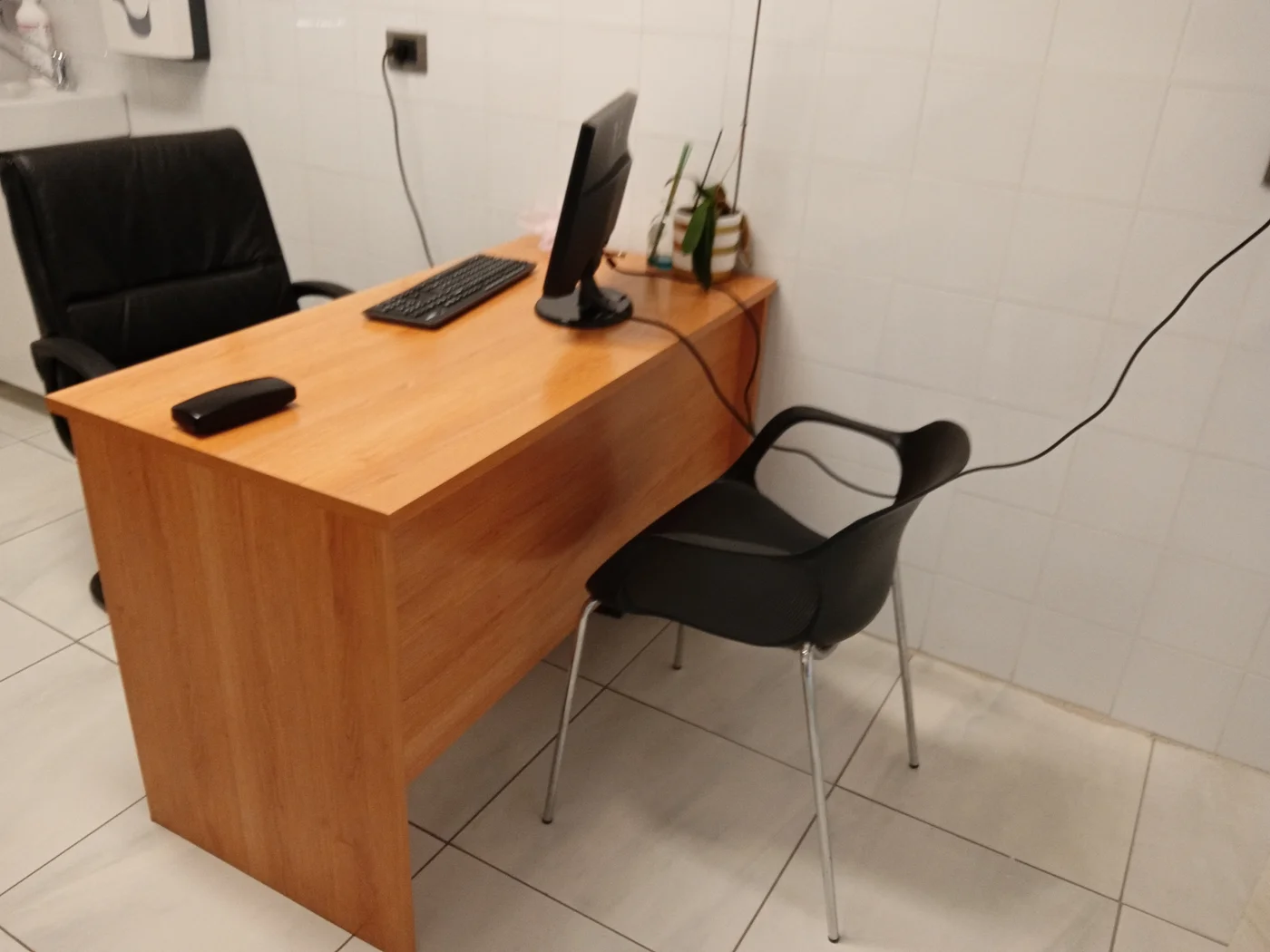 Lo spazio di lavoro nello studio di Enrico Ricci a Massa